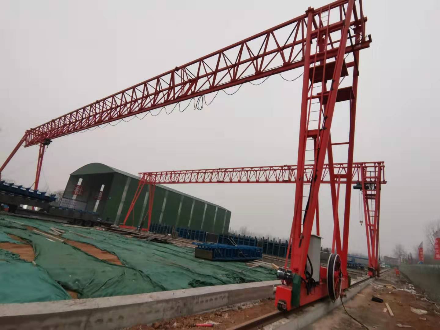 中國交建基礎(chǔ)建設(shè)集團(tuán)，310國道改擴(kuò)建洛陽新安段，ME90+90/10t-43m-9m一臺，MH10t-43m-9m-2臺，MH5t-22m-9m-1臺