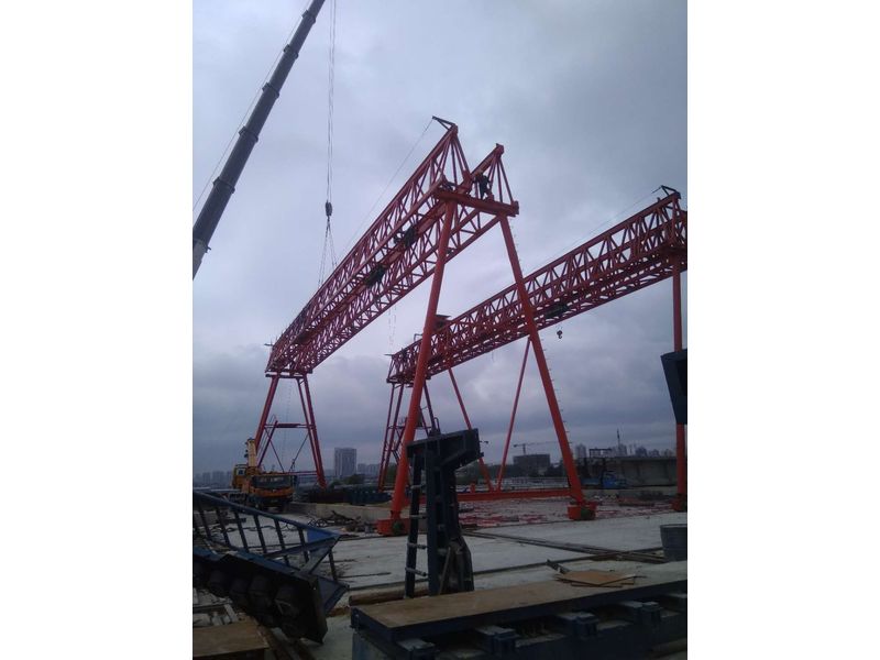 安徽明光至巢湖高速公路滁州段MC-LJ04標(biāo)，采購(gòu)高遠(yuǎn)重型MG8010t-32m-9m龍門吊二臺(tái)、MH10t-32m-9龍門吊三臺(tái)生產(chǎn)中