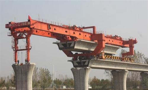 架橋機是種龐大而復雜的設備，具有許多工序日常維護很重要