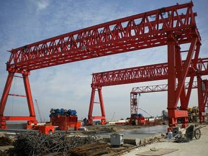 龍門(mén)吊的工作機(jī)構(gòu)包括哪些