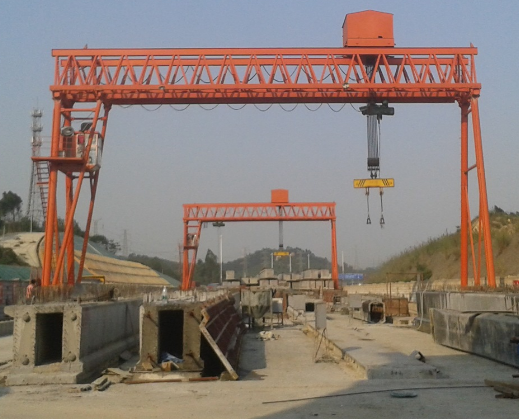 龍門吊更換配件時需要考慮哪些因素?龍門吊更換潤滑脂時怎么樣才能保證我們的安全與龍門吊的正常使用?